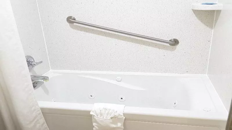 身障者適用スイートルーム, Holiday Inn Express Hotel & Suites Lawrenceville, An Ihg