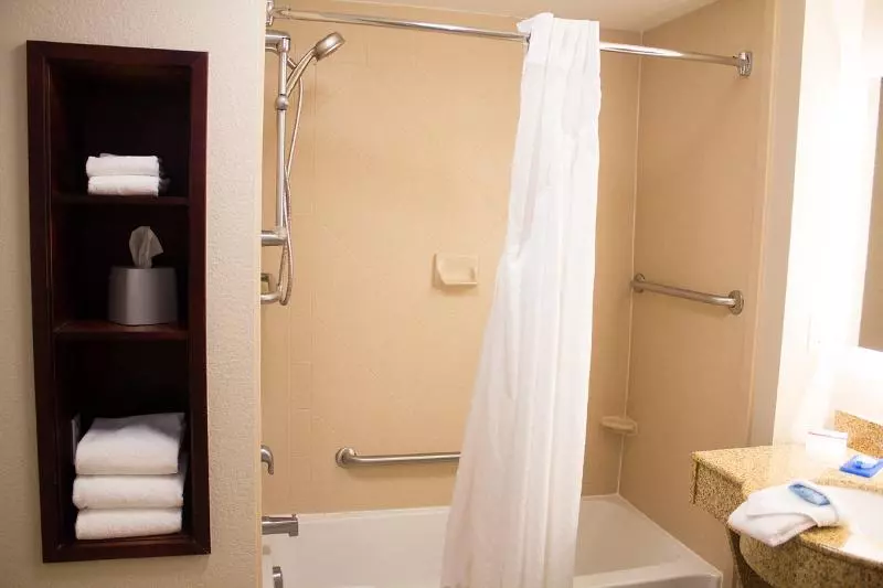 キングサイズベッドのスタンダードルーム, Holiday Inn Express West Jefferson, An Ihg
