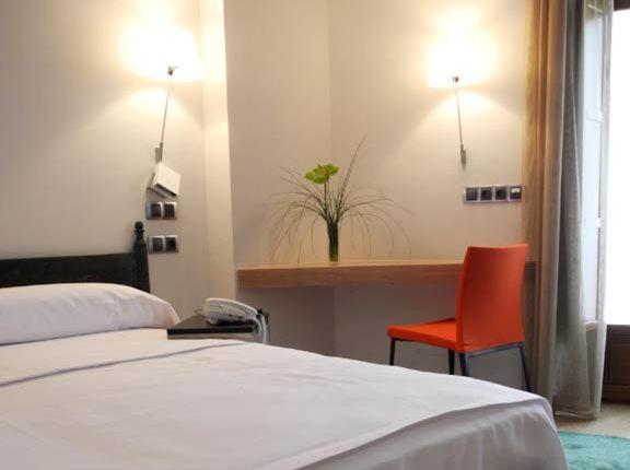 Номер Стандарт, Hospederia Chapitel