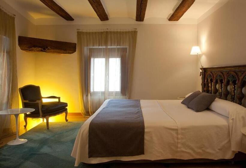 Люкс, Hospederia Chapitel