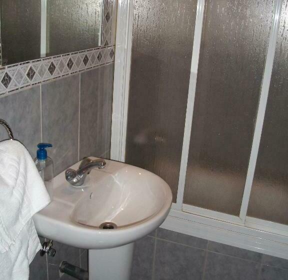 غرفة قياسية فردية حمام مشترك, Hostal Paracuellos