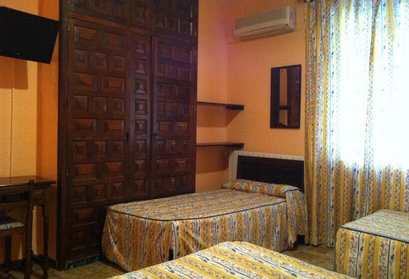 غرفة قياسية ثلاثية, Hostal Paracuellos