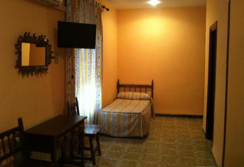 Четырехместный Номер Стандарт, Hostal Paracuellos