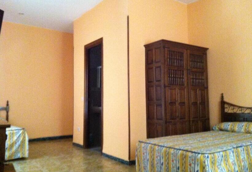 غرفة قياسية رباعية, Hostal Paracuellos