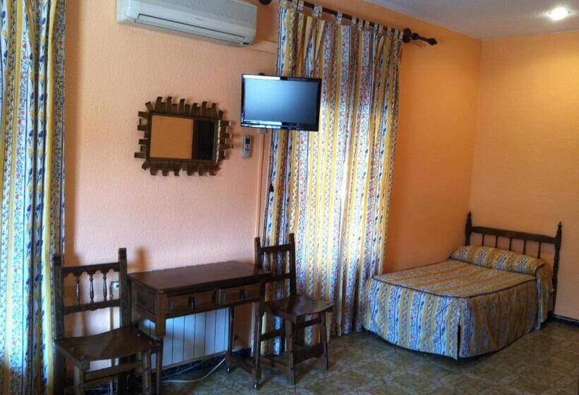 غرفة قياسية رباعية, Hostal Paracuellos