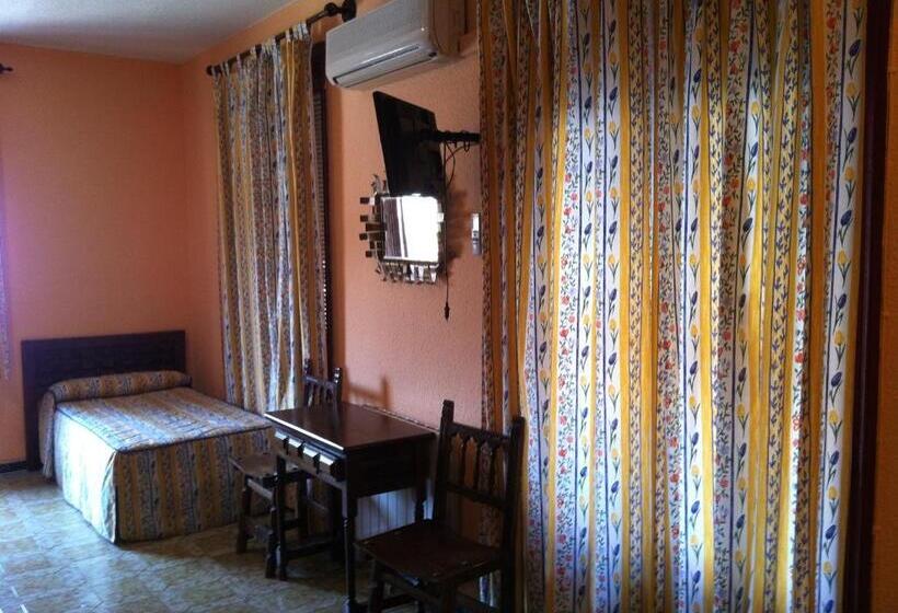 غرفة قياسية رباعية, Hostal Paracuellos