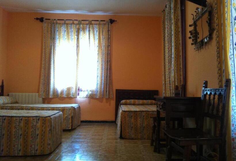 Четырехместный Номер Стандарт, Hostal Paracuellos
