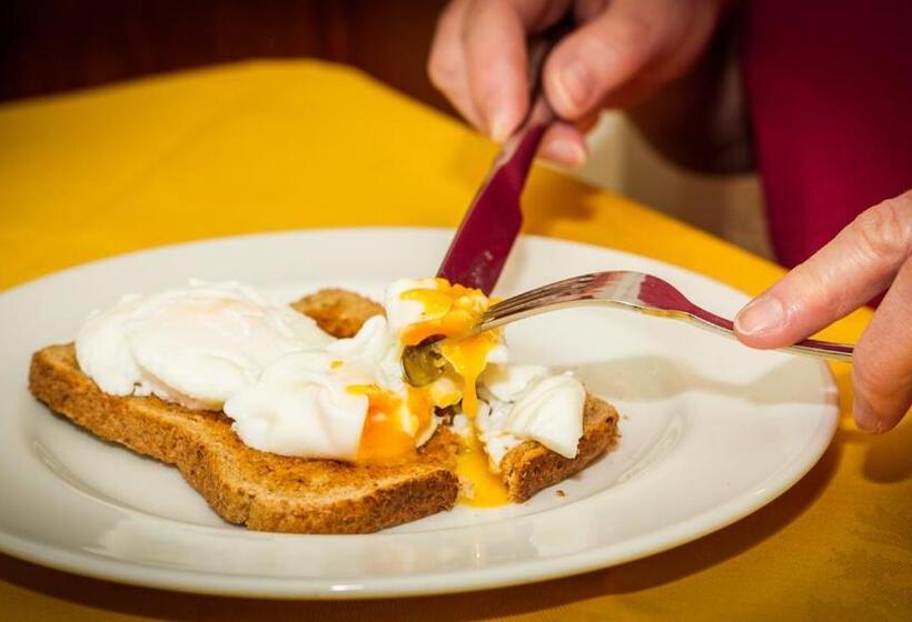 高级单人间, The Claremont