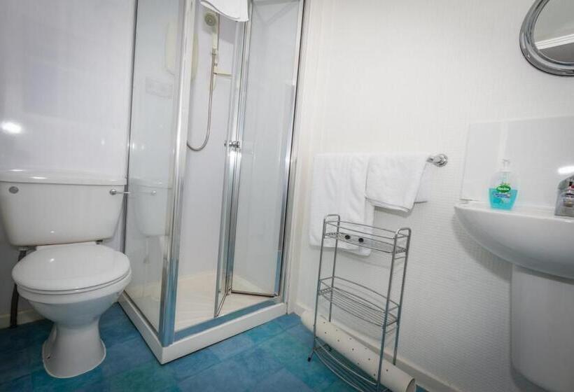 标准单人间, The Claremont