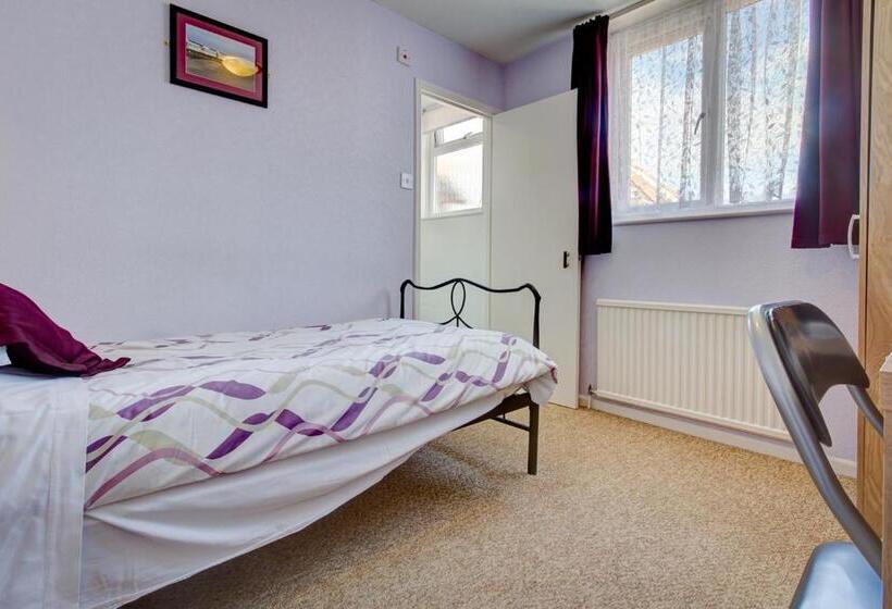 标准单人间, The Claremont