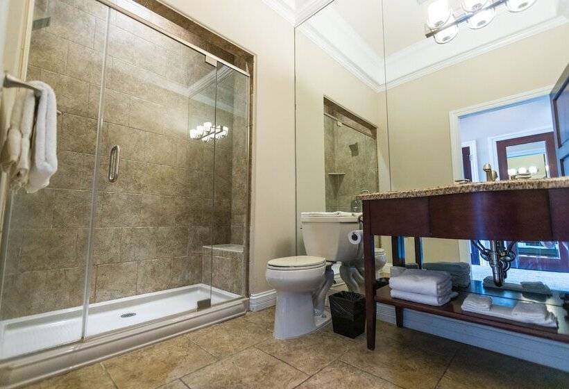 جناح, Camden On The Lake Resort