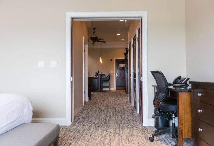 جناح, Camden On The Lake Resort