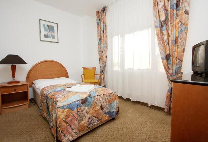 חדר סטנדרט יחיד, Chotol