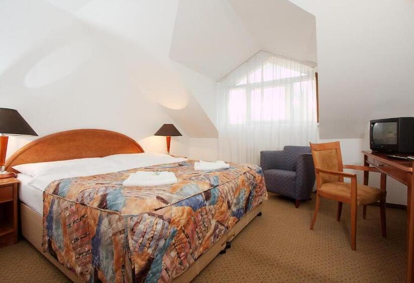 חדר סטנדרט, Chotol