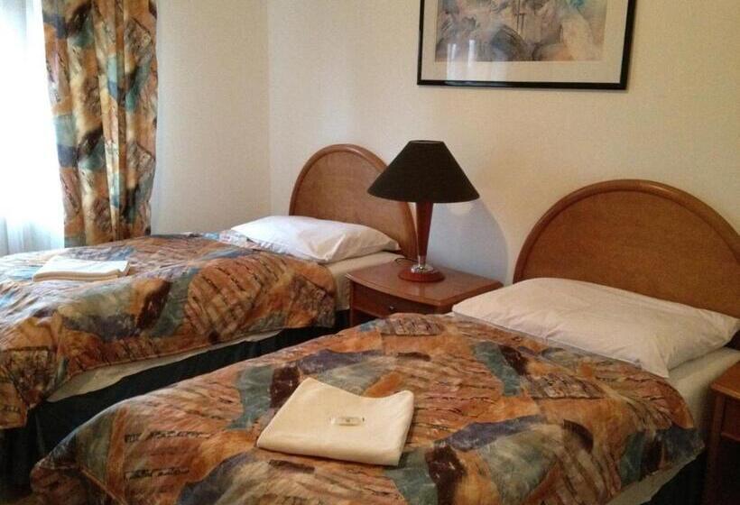 חדר סטנדרט לארבעה, Chotol