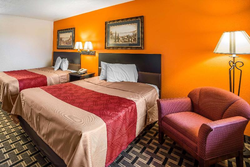 带大床的标准间, Days Inn By Wyndham Rockdale Texas