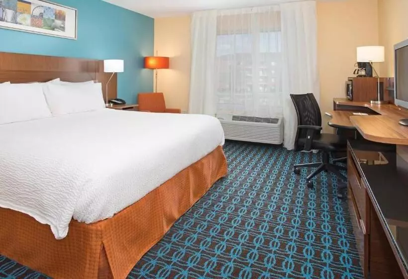 キングサイズベッドのスタンダードルーム, Fairfield Inn & Suites By Marriott Boston Milford