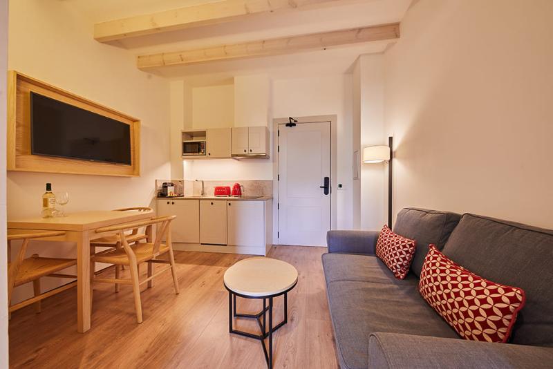 キングサイズベッドのスタンダードルーム, Holiday Inn Express Hotel & Suites Rogers, An Ihg