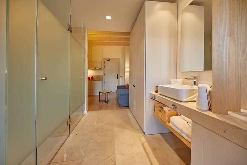 キングサイズベッドのスタンダードルーム, Holiday Inn Express Hotel & Suites Rogers, An Ihg