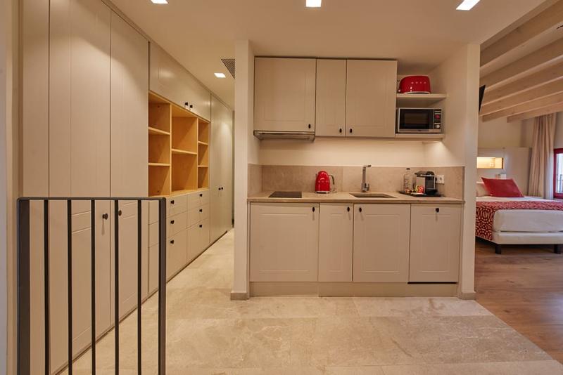 キングサイズベッドのスタンダードルーム, Holiday Inn Express Hotel & Suites Rogers, An Ihg