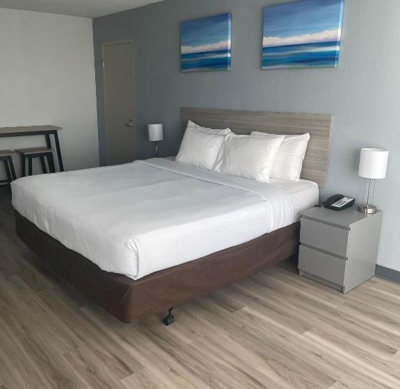 豪华工作室, Suburban Studios Pueblo North