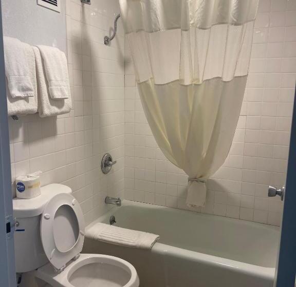 豪华工作室, Suburban Studios Pueblo North