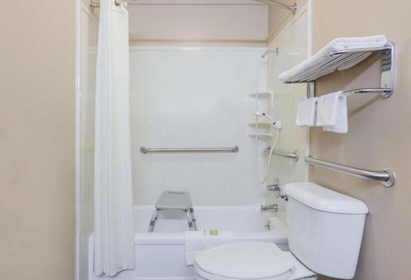 身障者適用キングサイズベッドルーム, Super 8 By Wyndham Mt. Pleasant Tx