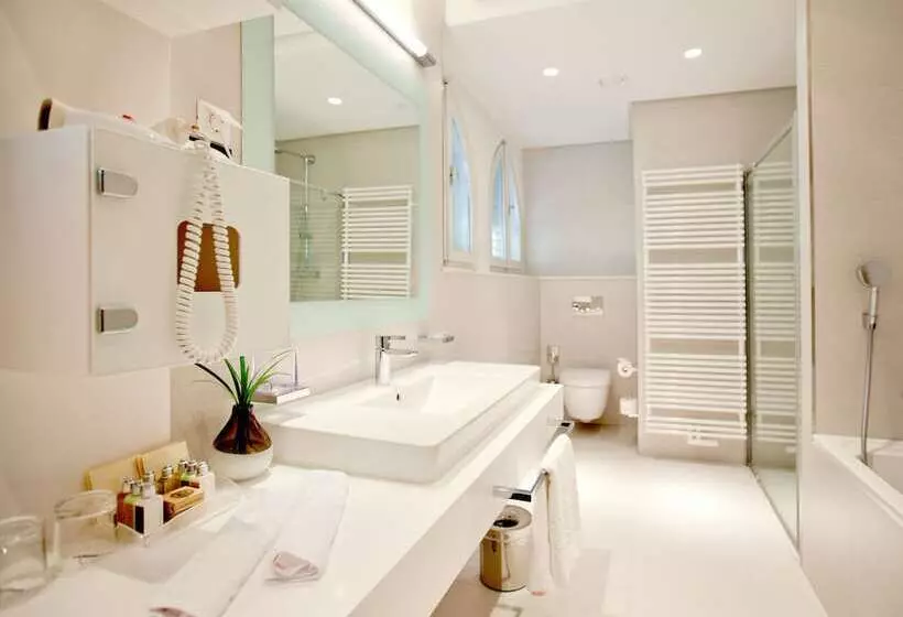 اتاق لوکس با چشم‌انداز دریا, Villa Orsula