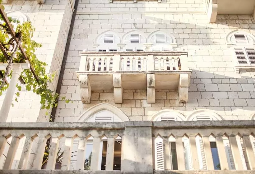 اتاق لوکس با چشم‌انداز دریا, Villa Orsula