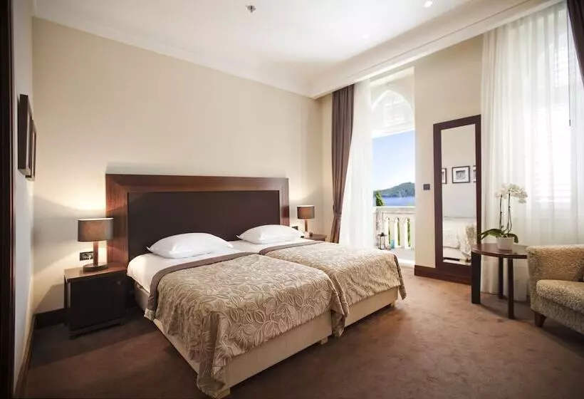 اتاق لوکس با چشم‌انداز دریا, Villa Orsula