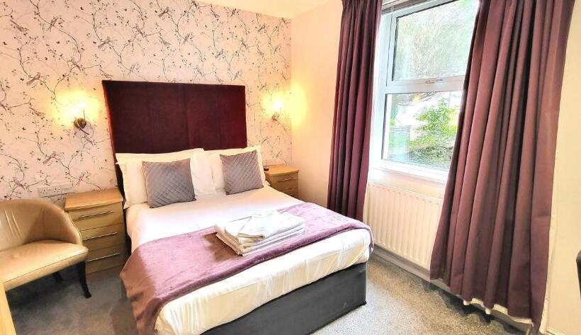 חדר אקונומי, Woodlands