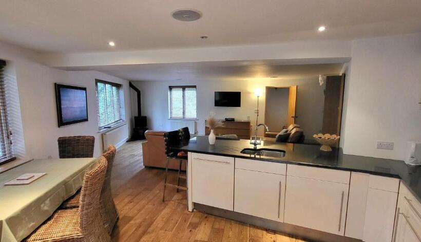 בקתת חדר, Woodlands