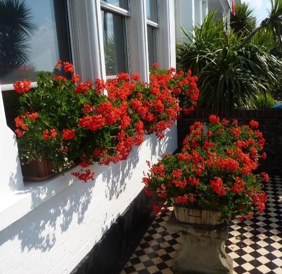اتاق استاندارد با چشم‌انداز دریا, Pebbles Guest House