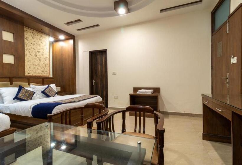 غرفة تنفيذية, Baba Deluxe At New Delhi Railway Station  By Rcg Hotels