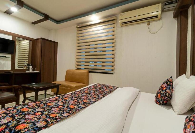 غرفة تنفيذية, Baba Deluxe At New Delhi Railway Station  By Rcg Hotels