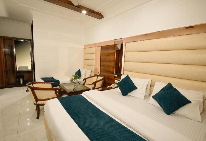 غرفة كلاسيكية ثلاثية, Baba Deluxe At New Delhi Railway Station  By Rcg Hotels