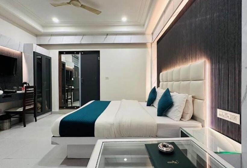 غرفة سوبيريور سرير كينج, Baba Deluxe At New Delhi Railway Station  By Rcg Hotels
