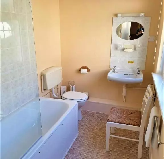 スタンダードトリプルルーム, Avoncourt Lodge