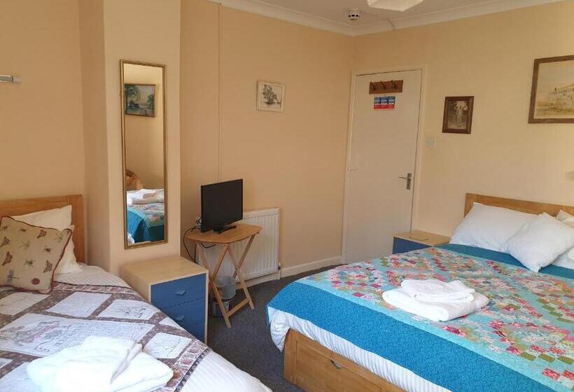 标准三人间, Avoncourt Lodge