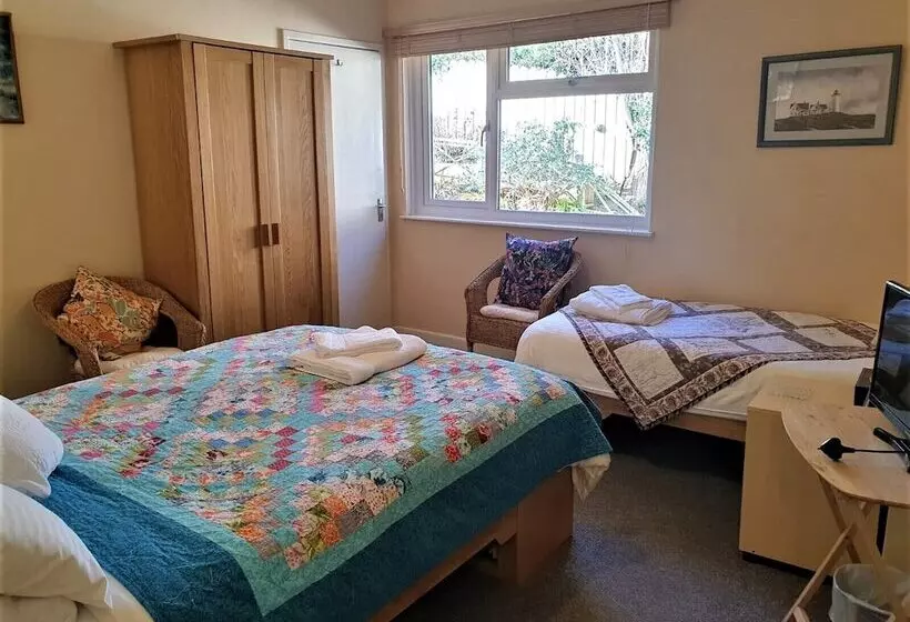 スタンダードトリプルルーム, Avoncourt Lodge
