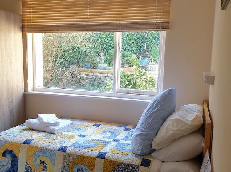 スタンダードシングルルーム, Avoncourt Lodge