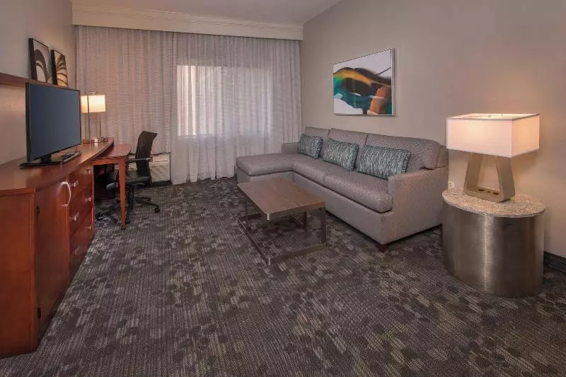 キングサイズベッドのスイートルーム, Courtyard By Marriott Dulles Town Center