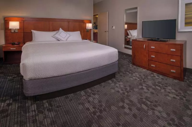 キングサイズベッドのスイートルーム, Courtyard By Marriott Dulles Town Center