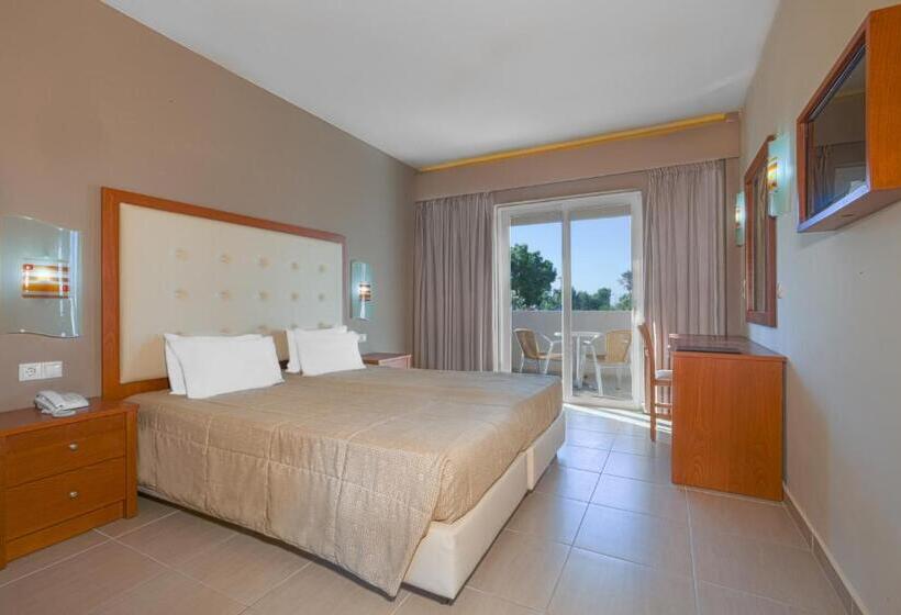 חדר סטנדרט לשלושה, Esperia