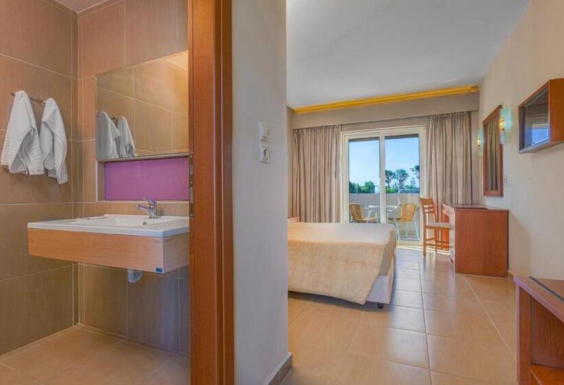 חדר סטנדרט לשלושה, Esperia