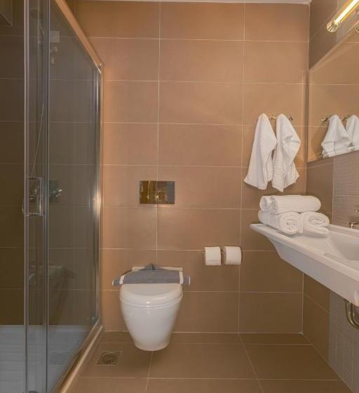 חדר משפחתי, Esperia