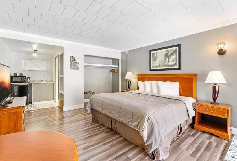 キングサイズベッドのデラックスルーム, Fairbridge Inn And Suites West Point