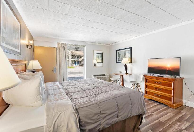 غرفة ديلوكس سرير كينج, Fairbridge Inn And Suites West Point