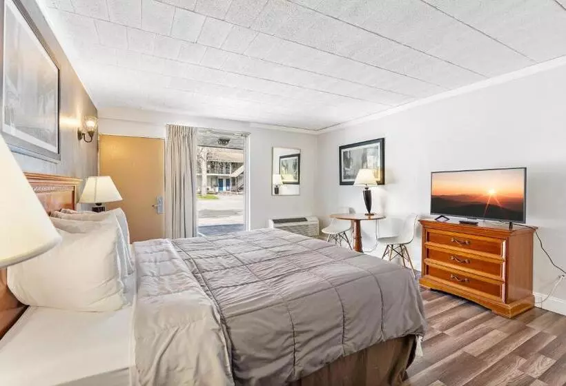 キングサイズベッドのデラックスルーム, Fairbridge Inn And Suites West Point