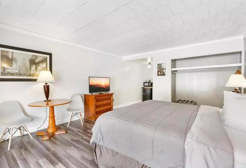キングサイズベッドのデラックスルーム, Fairbridge Inn And Suites West Point